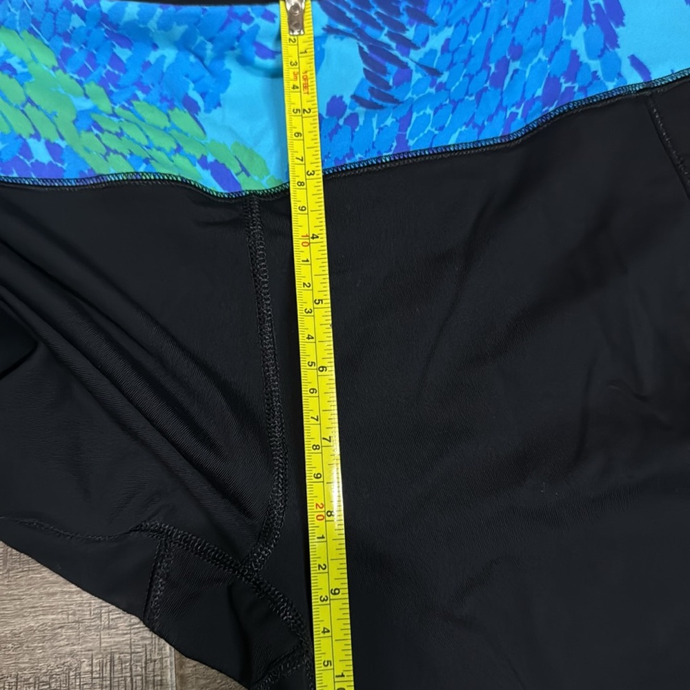 ALO Yoga Black Cropped Pants with Blue and Green Waistband - Picture 6 of 7